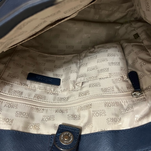 Authentic Michael Kors Purse - Picture 12 of 12
